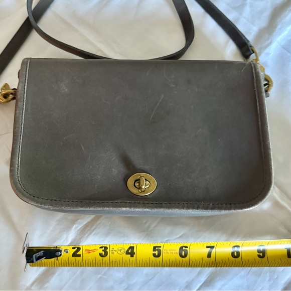 Vintage 90’s Coach Turn Lock- dark grey crossbody - Picture 4 of 10